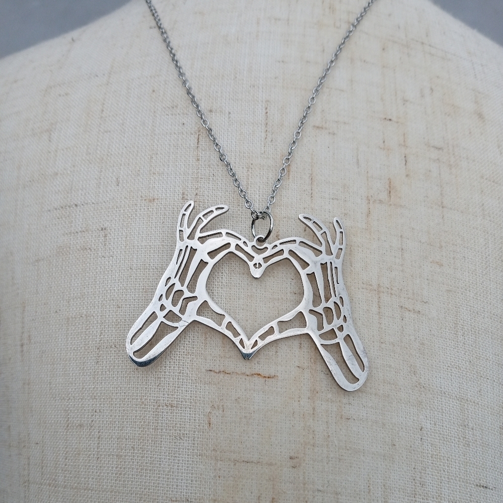 ❤️ 2/$20 Stainless Steel Bone Skull Heart Hands Necklace - Picture 3 of 4